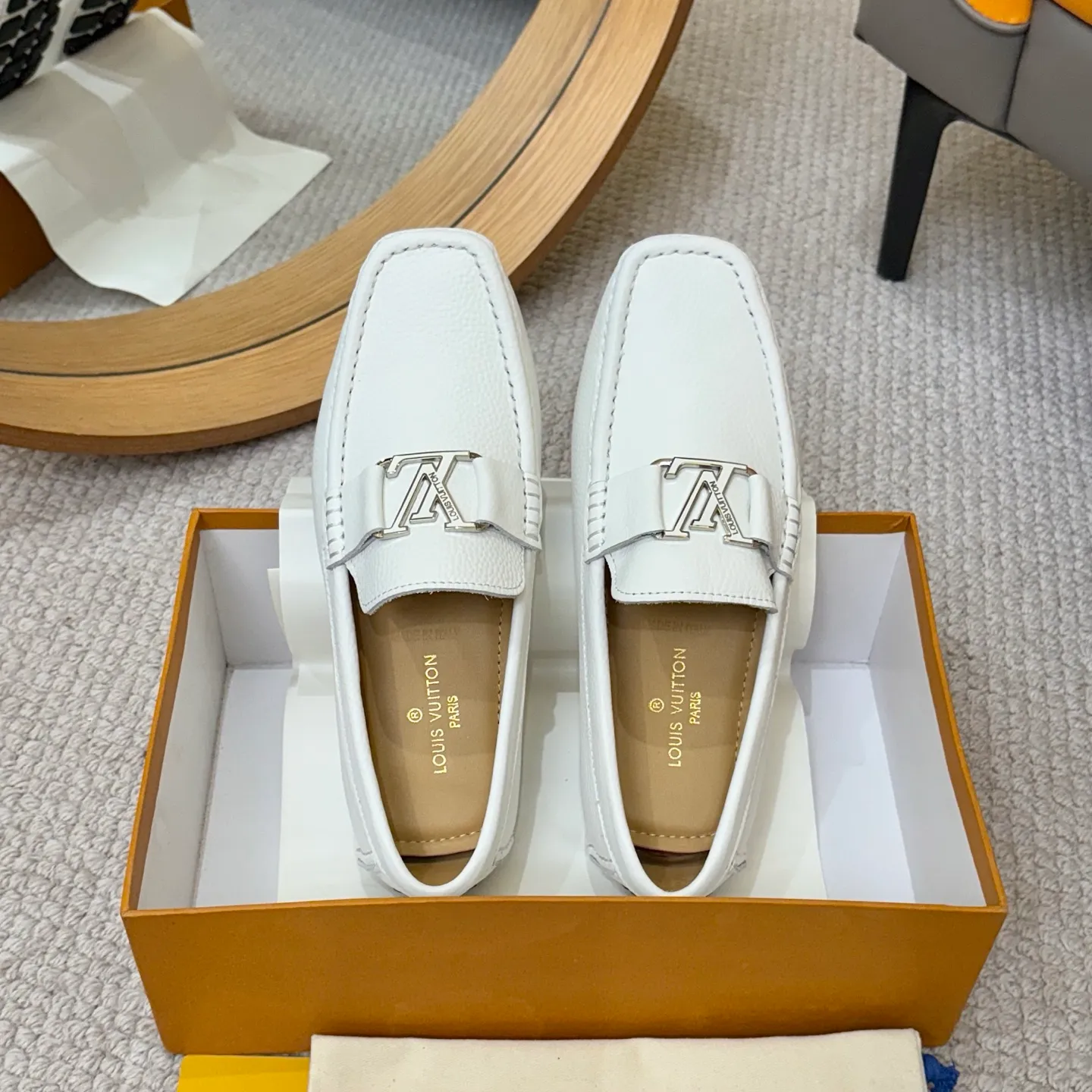 Men's men's shoes 💰420 (Yangli) LV 2⃣️0⃣️2⃣️5️⃣Spring and summer counter GLORIA series models ✈️Original factory special leather production, original last type. A classic driving slip-on casual shoe that shows an elegant style with exquisite craftsmanship details such as Monogram embossing all over the upper🌀Italian imported calfskin fabric Sheepskin foot pads➕Inside～Private mold replica sole Unique style Comfortable driving slip-on Size: 4-12 (38-46) Comes with [Counter packaging: original box, wrapping paper, card, instruction manual, shoehorn, cloth bag] No pressure to enter and leave the counter!